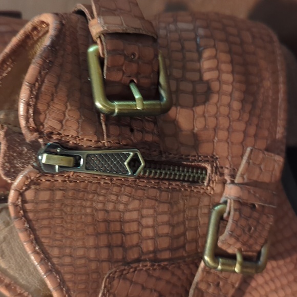 Donald J Pliner "Dalis-ZP" Python Boots size 6 1/2 - Picture 2 of 6